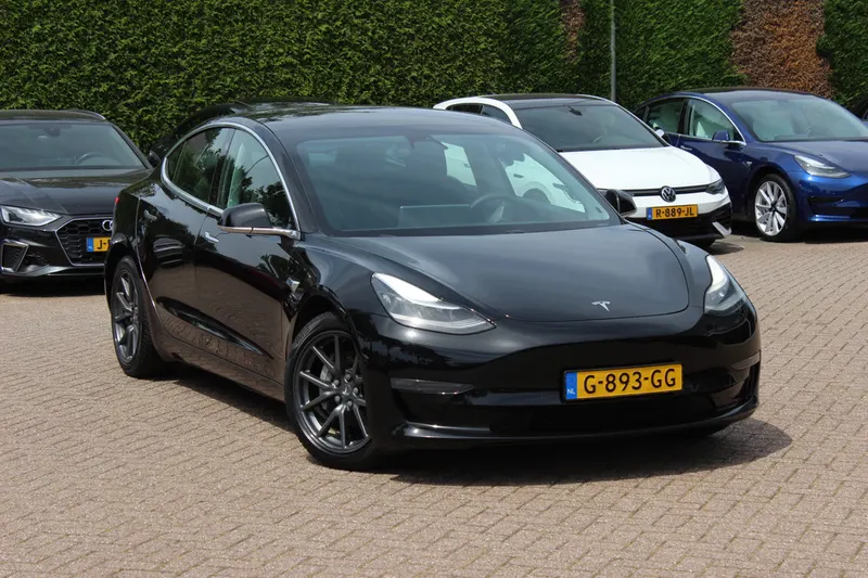 Tesla Model 3 (2019)