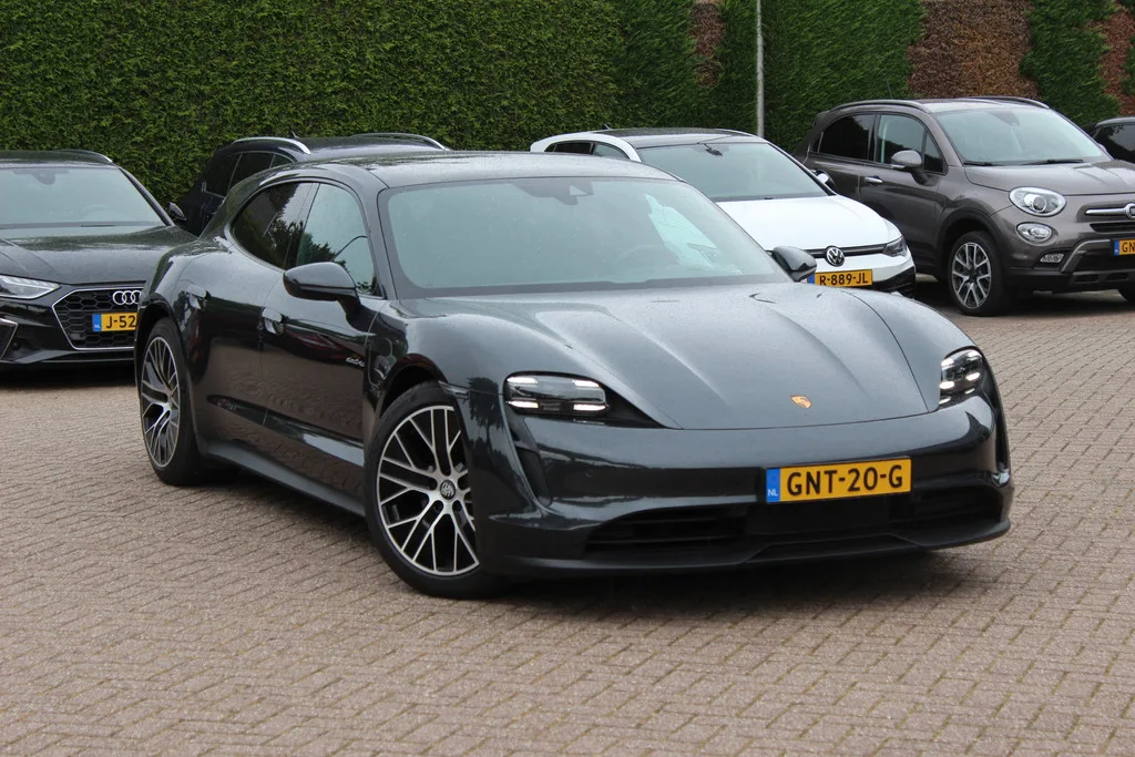 Porsche Taycan (2022) — foto 1