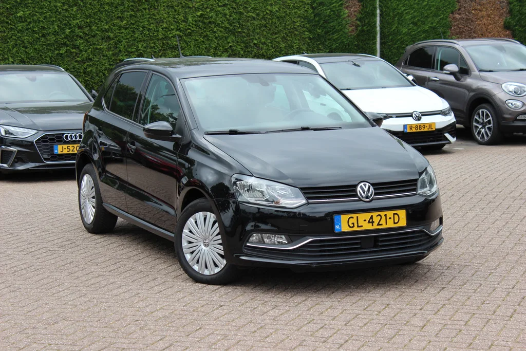 Volkswagen Polo (2015) — foto 1