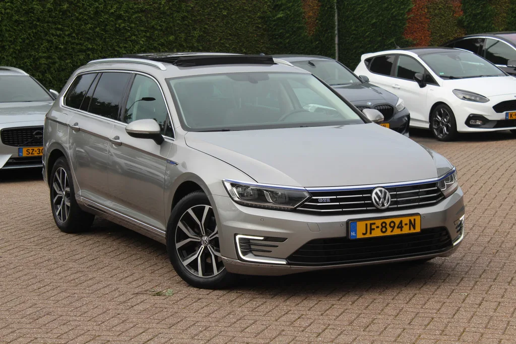 Volkswagen Passat (2015) — foto 1