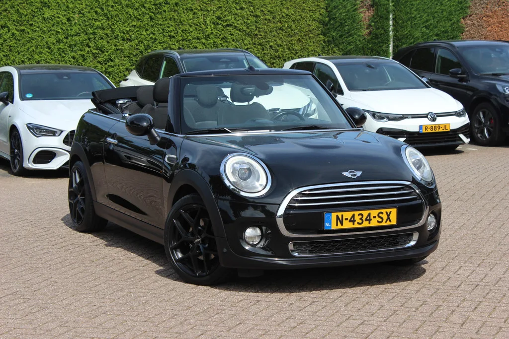 MINI Cabrio (2017) — foto 1