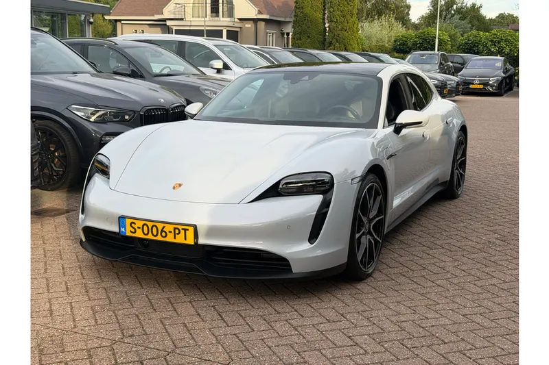 Porsche Taycan (2023)