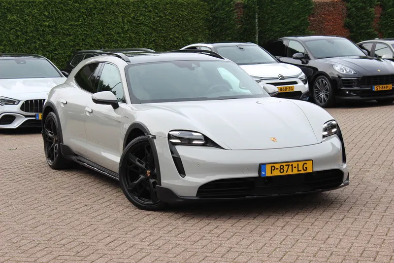 Porsche Taycan (2021)