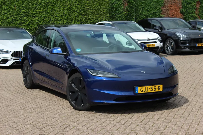 Tesla Model 3 (2024)