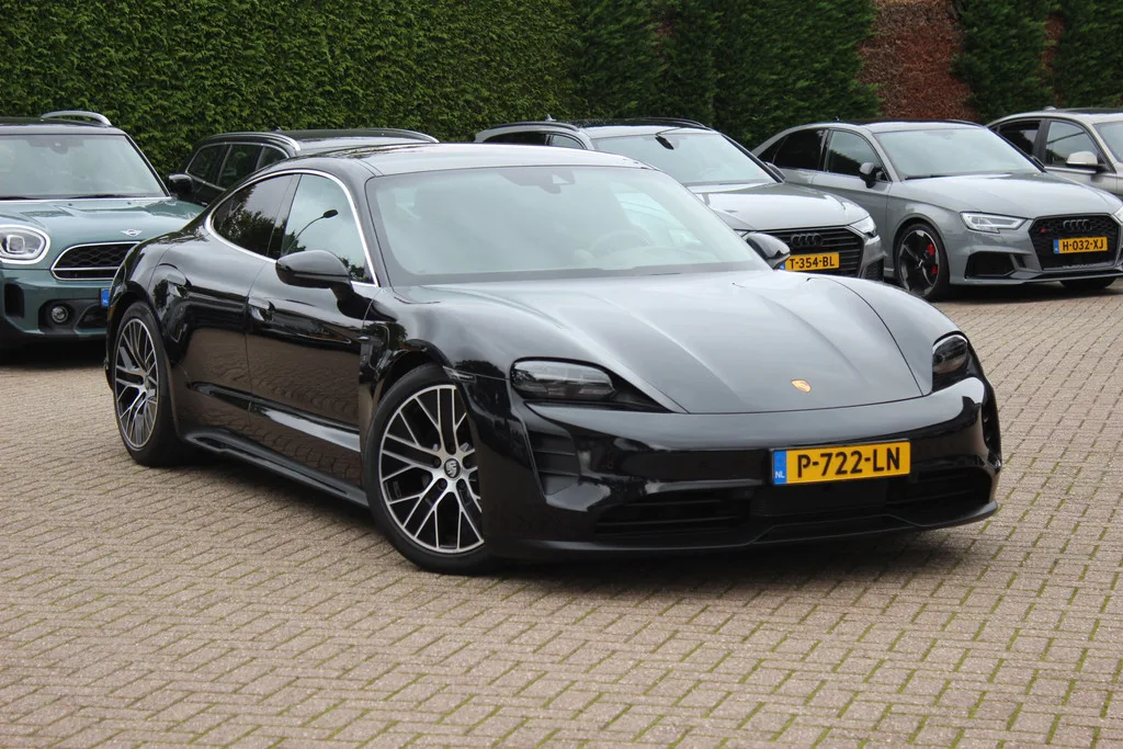 Porsche Taycan (2021) — foto 1
