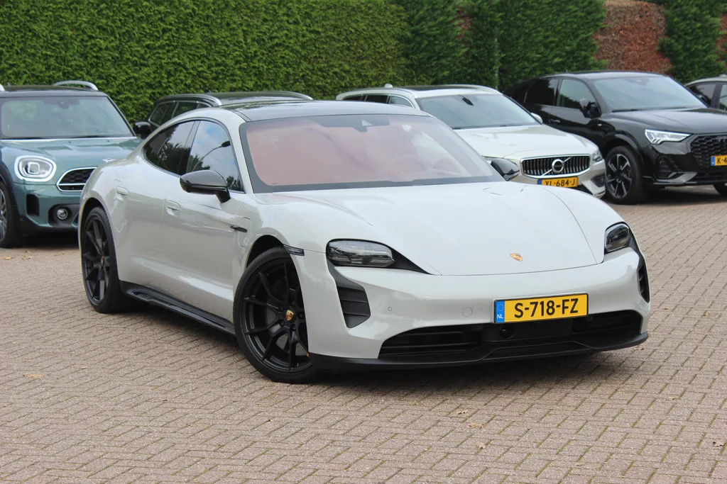 Porsche Taycan (2023) — foto 1