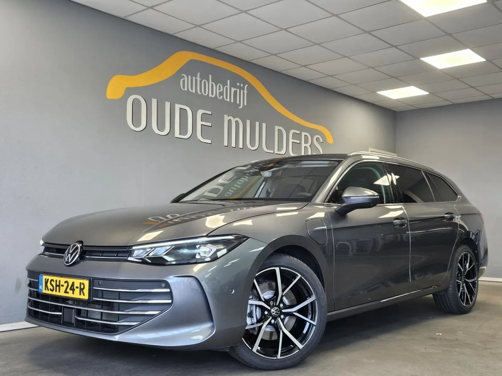 Volkswagen Passat (2024) — foto 1