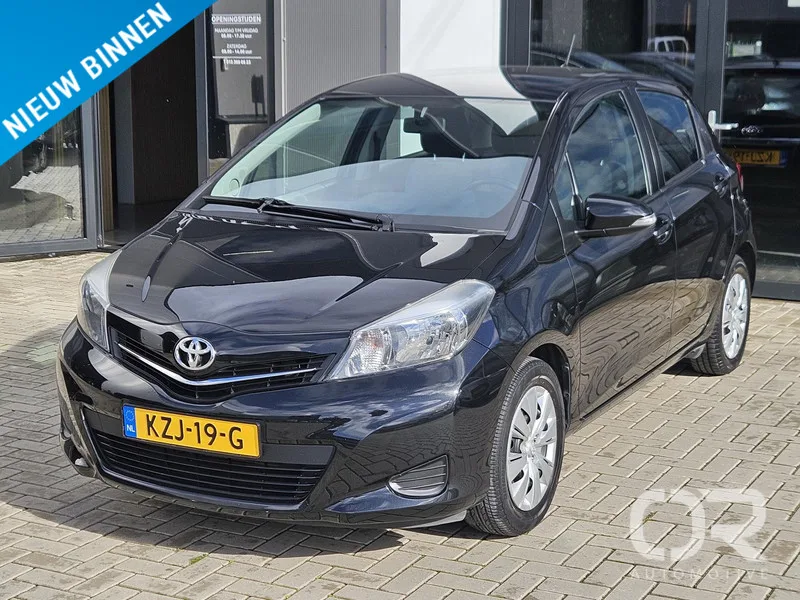 Toyota Yaris (2012) — foto 1