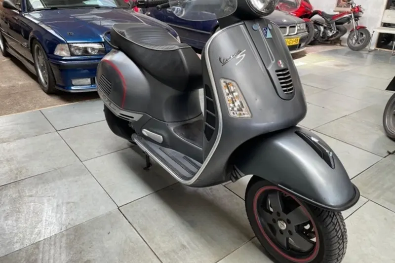 Vespa GTS 300 (2012)