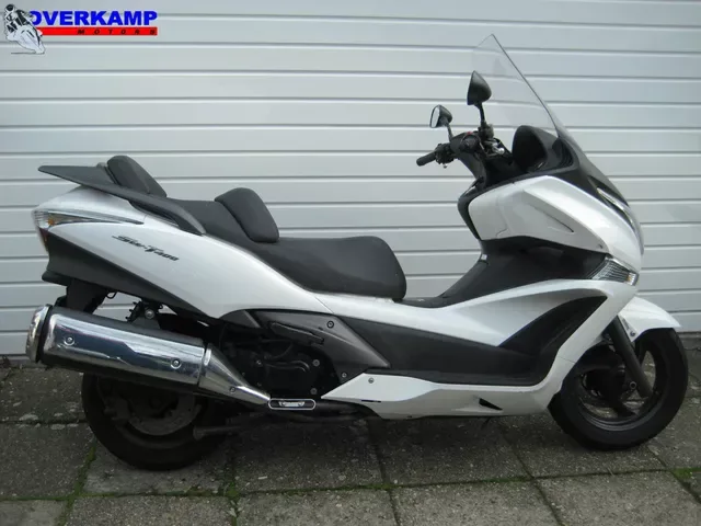 Honda FJS400A SILVERWING (2009) — foto 1
