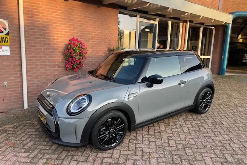 MINI Cooper (2023)