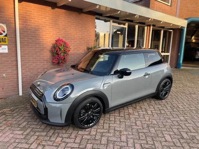 MINI Cooper (2023) — foto 1