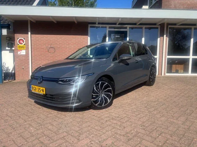 Volkswagen Golf (2024) — foto 1