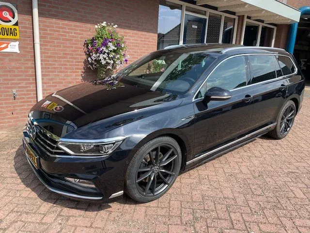 Volkswagen Passat (2022) — foto 1