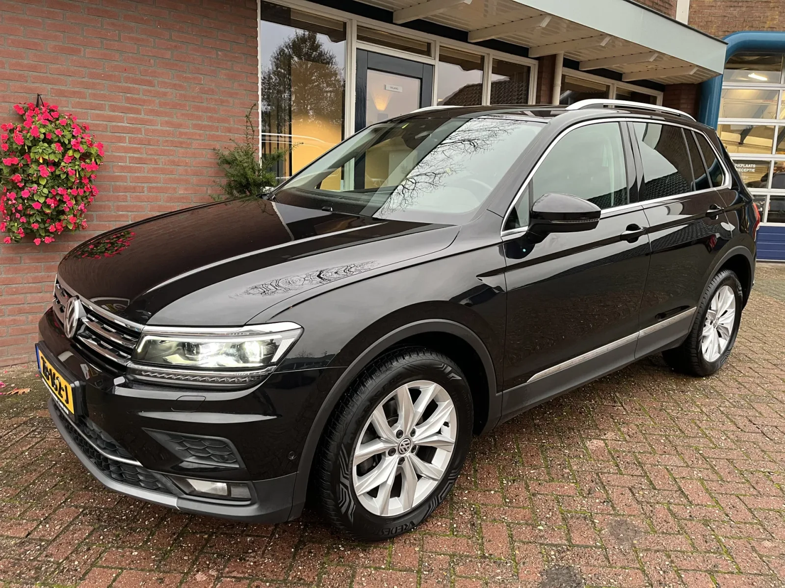 Volkswagen Tiguan (2018) — foto 1