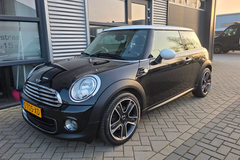 MINI One (2012)