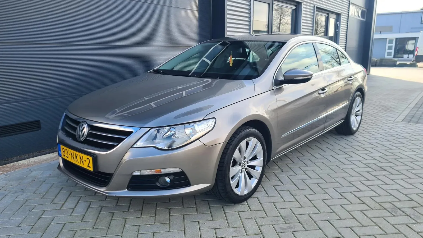Volkswagen Passat (2010) — foto 1