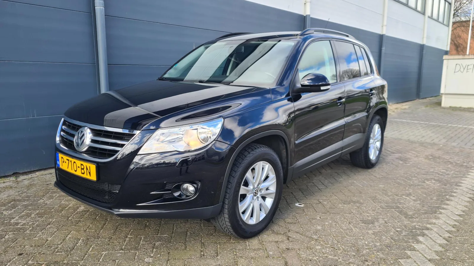 Volkswagen Tiguan (2009) — foto 1
