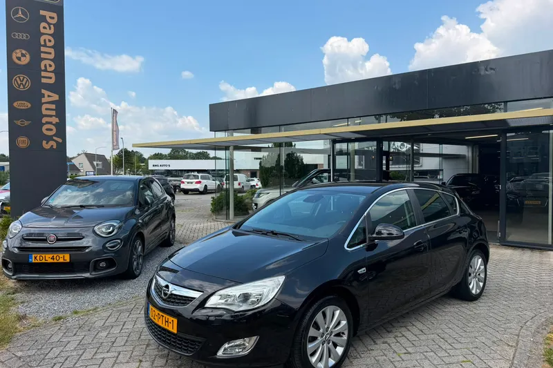Opel Astra (2011)