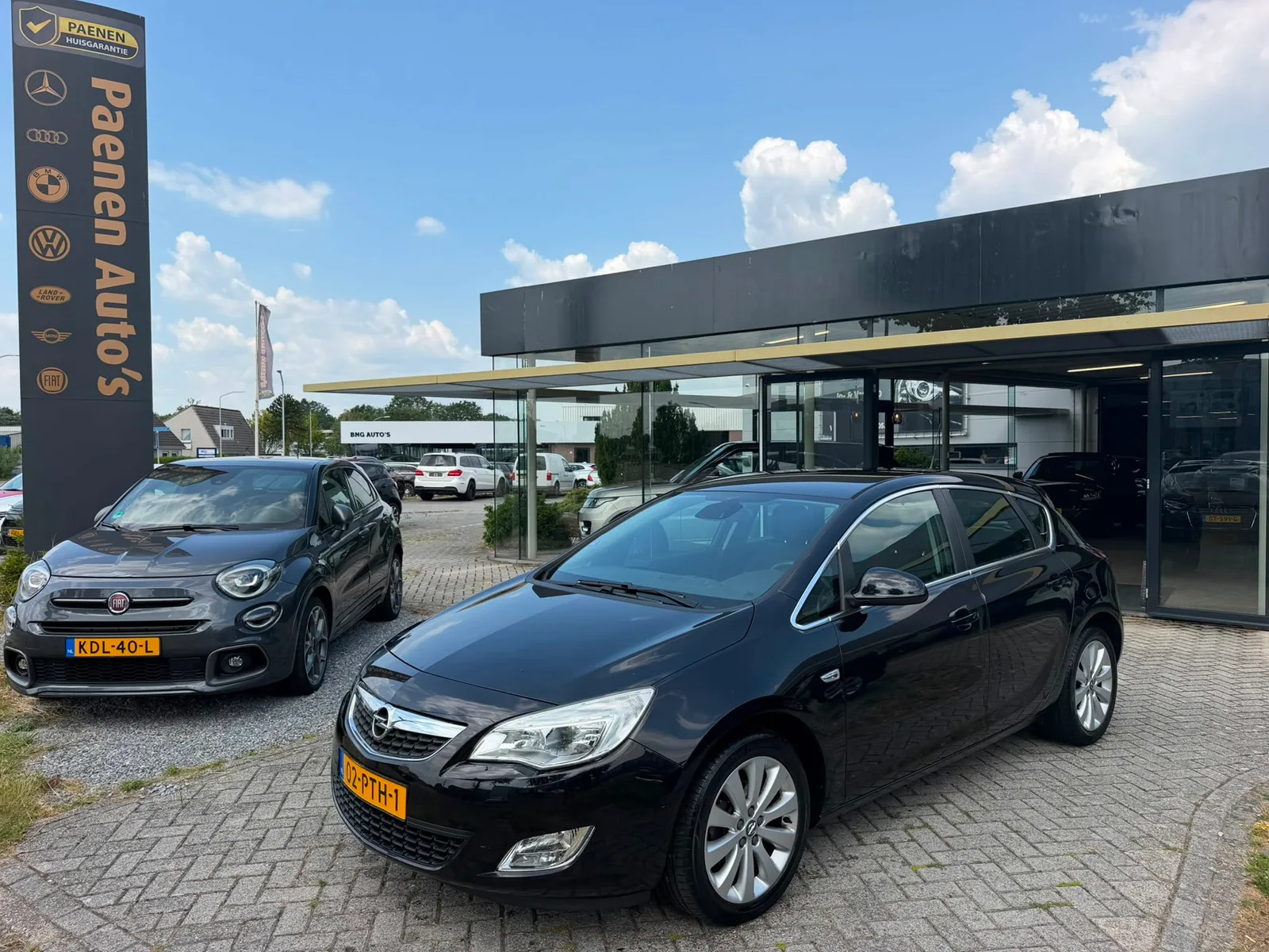 Opel Astra (2011) — foto 1