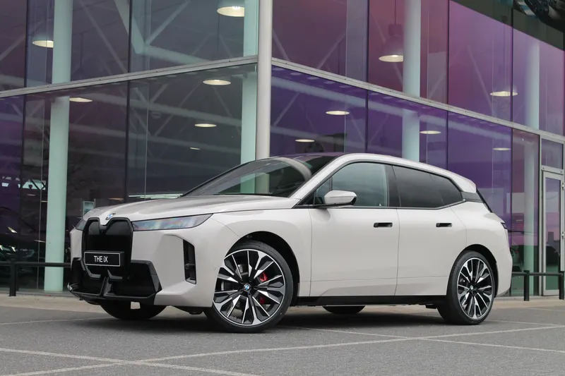 BMW iX (2026)