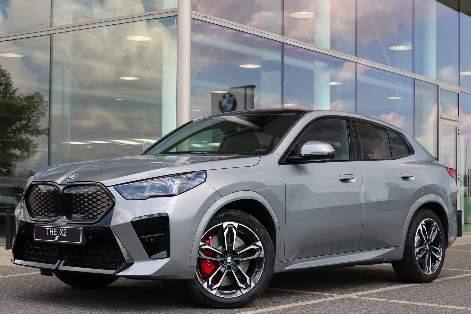 BMW iX2 (2026) — foto 1