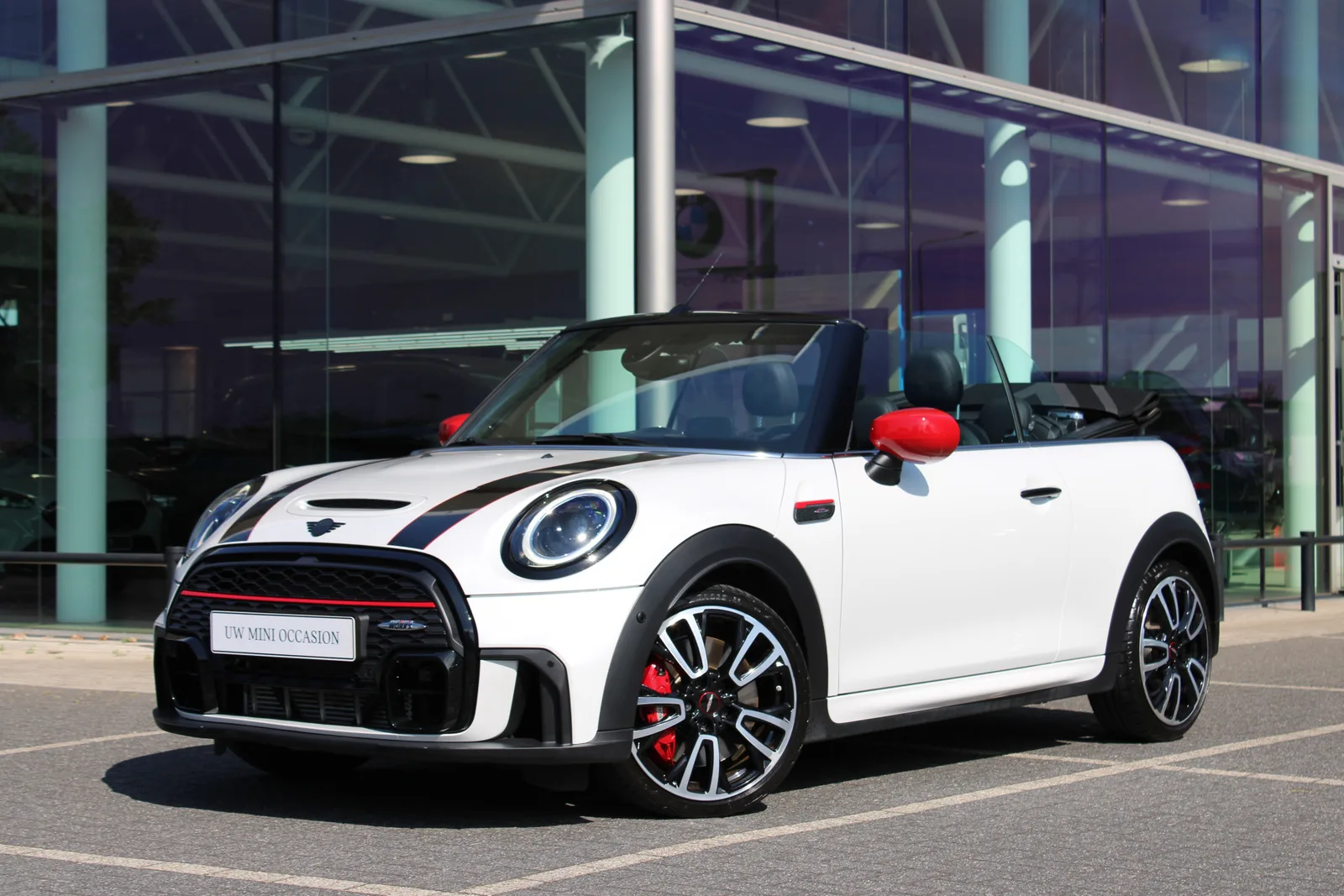MINI Cabrio (2023) — foto 1