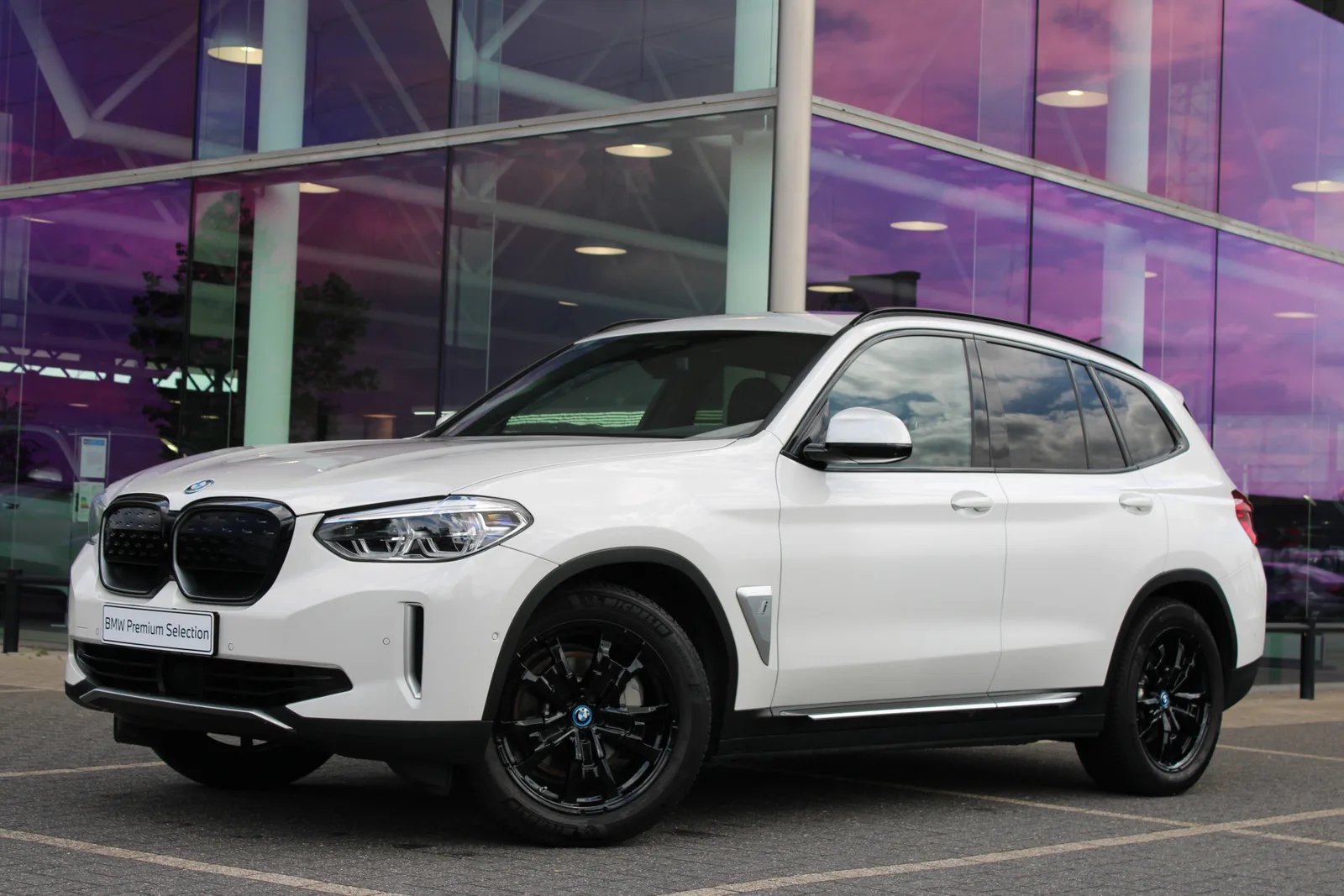 BMW iX3 (2021) — foto 1