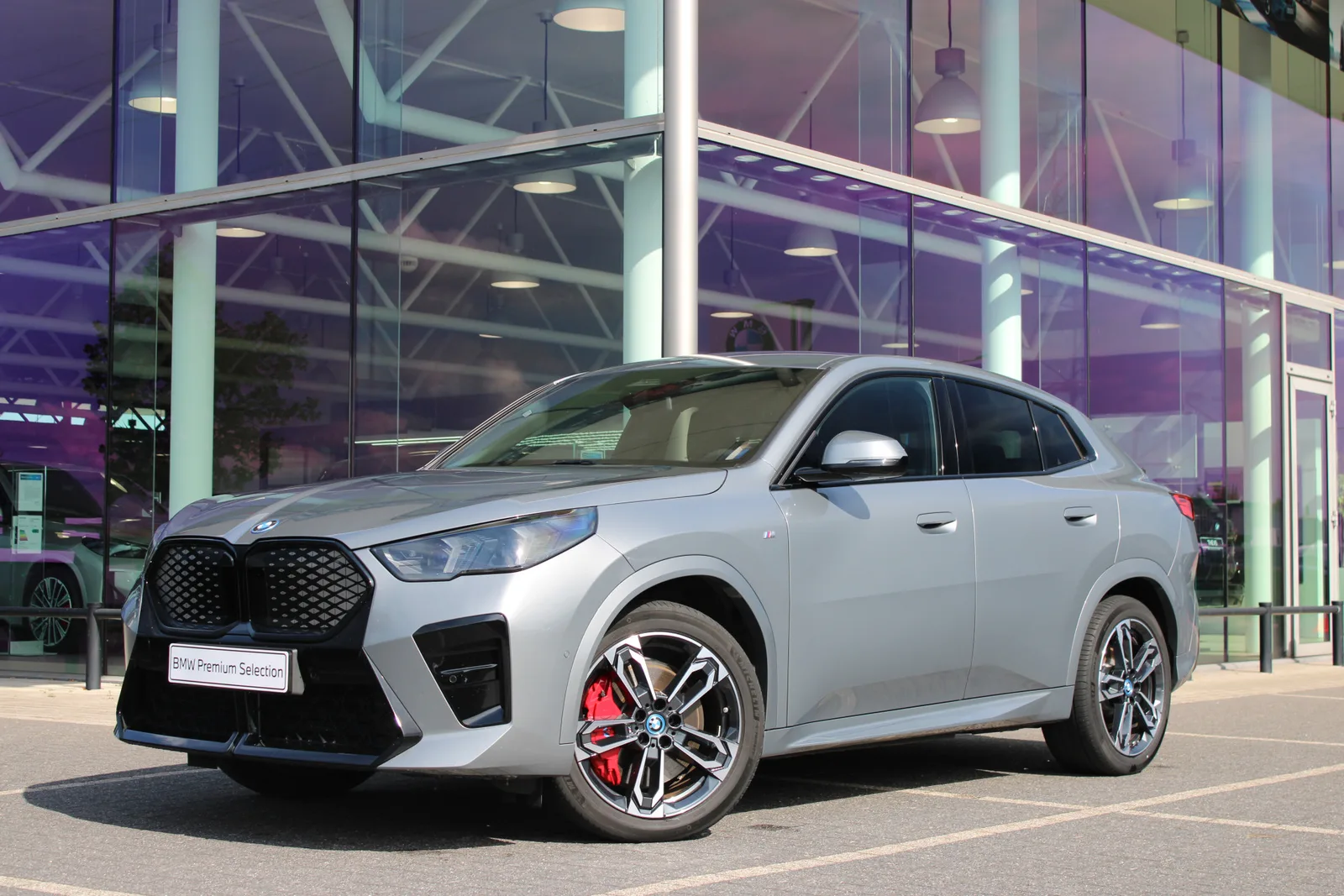 BMW iX2 (2025) — foto 1
