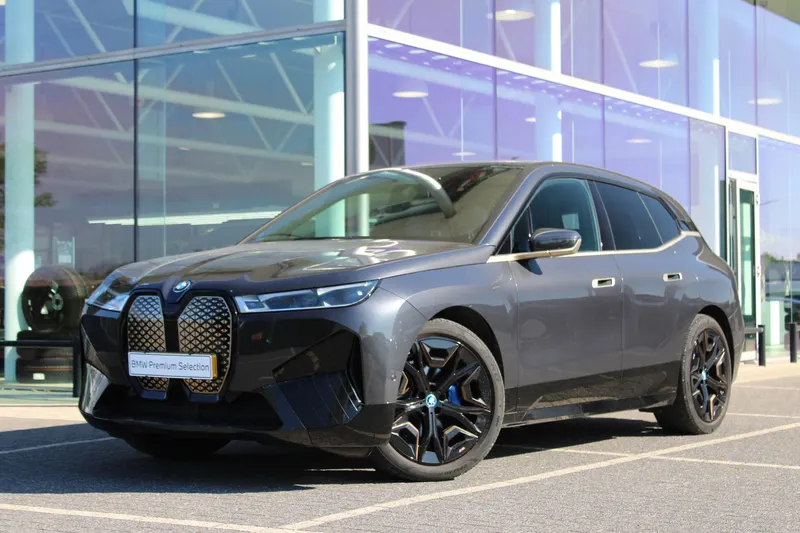 BMW iX (2023)