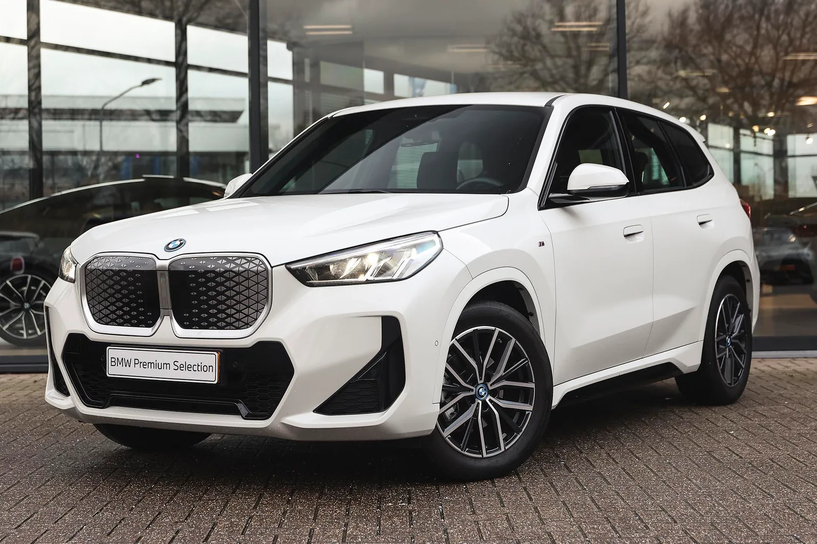 BMW iX1 (2024) — foto 1