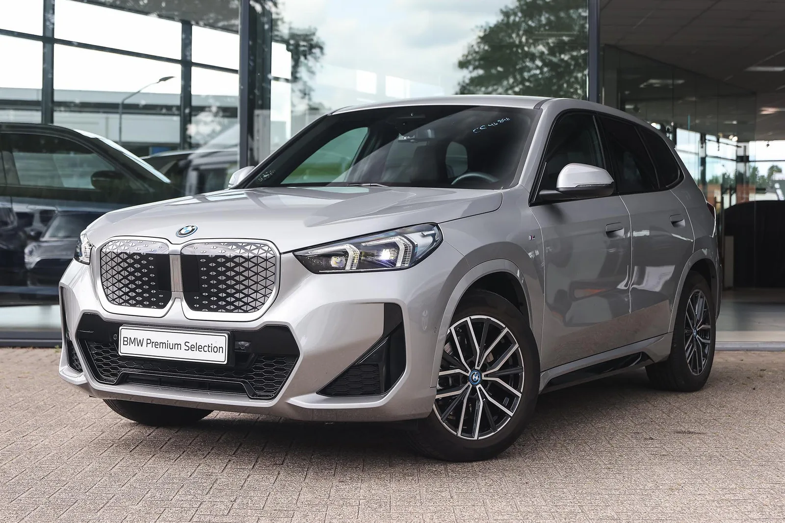 BMW iX1 (2024) — foto 1