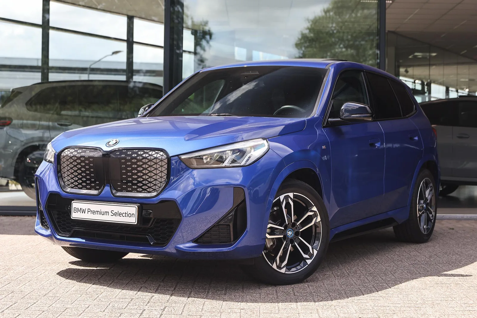 BMW iX1 (2023) — foto 1
