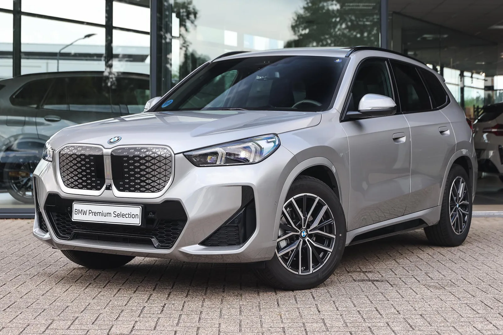 BMW iX1 (2026) — foto 1