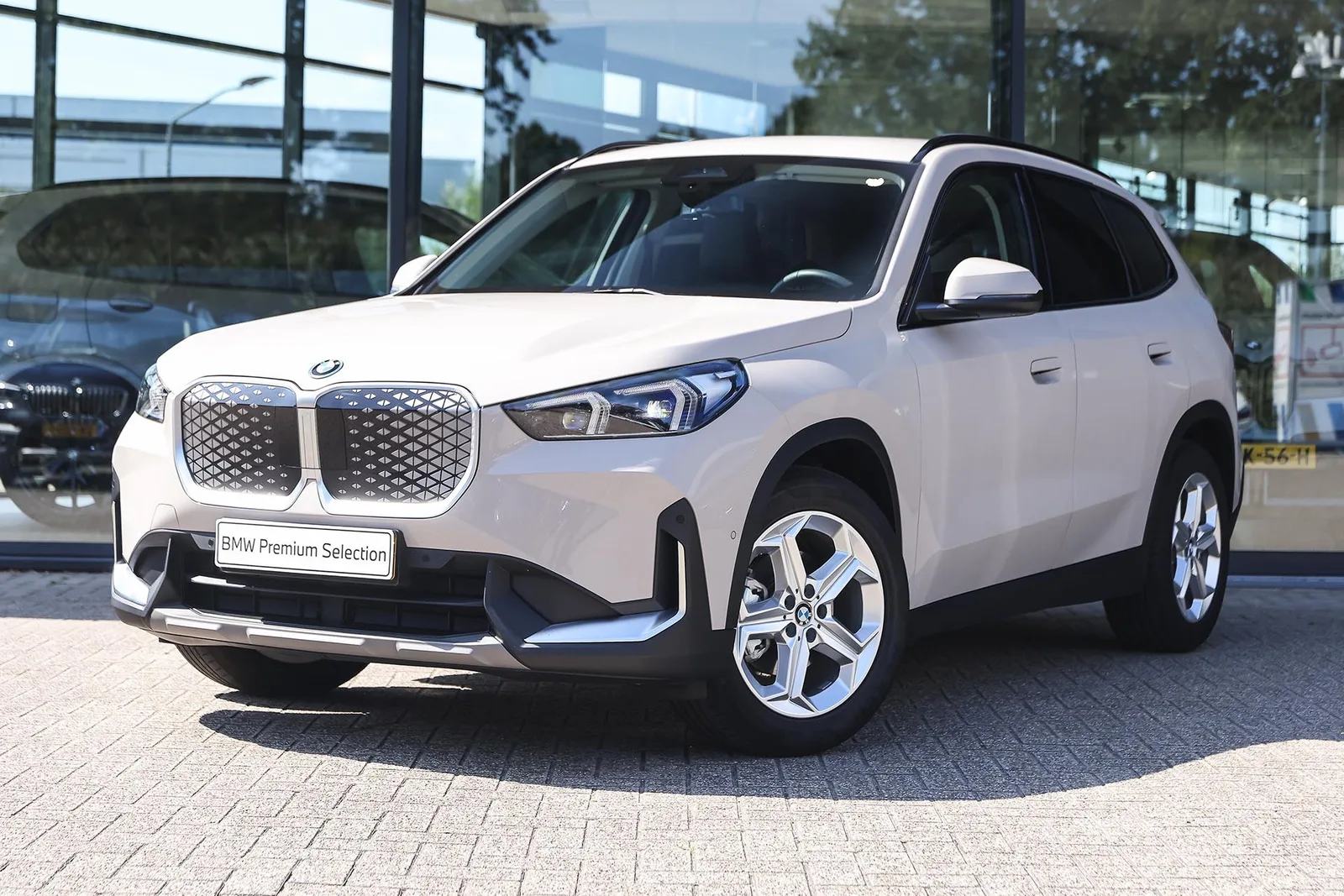 BMW iX1 (2025) — foto 1