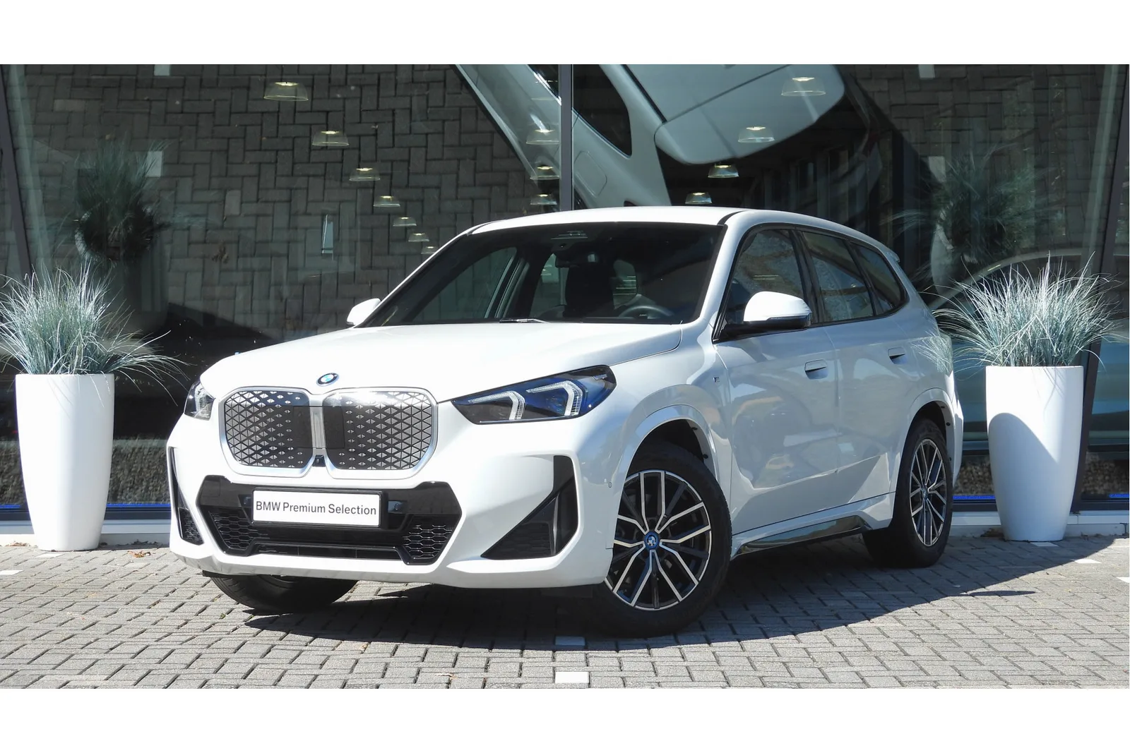 BMW iX1 (2024) — foto 1