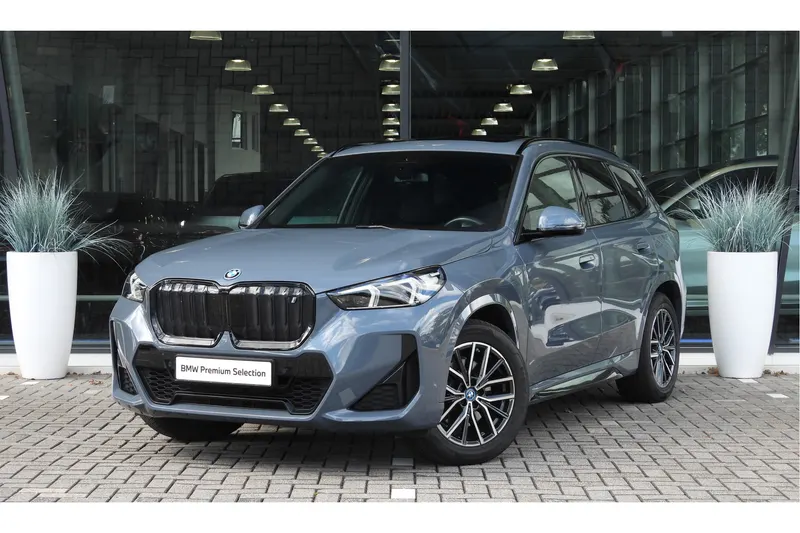 BMW iX1 (2023)