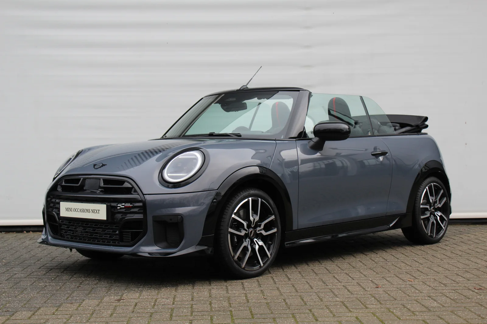MINI Cabrio (2025) — foto 1