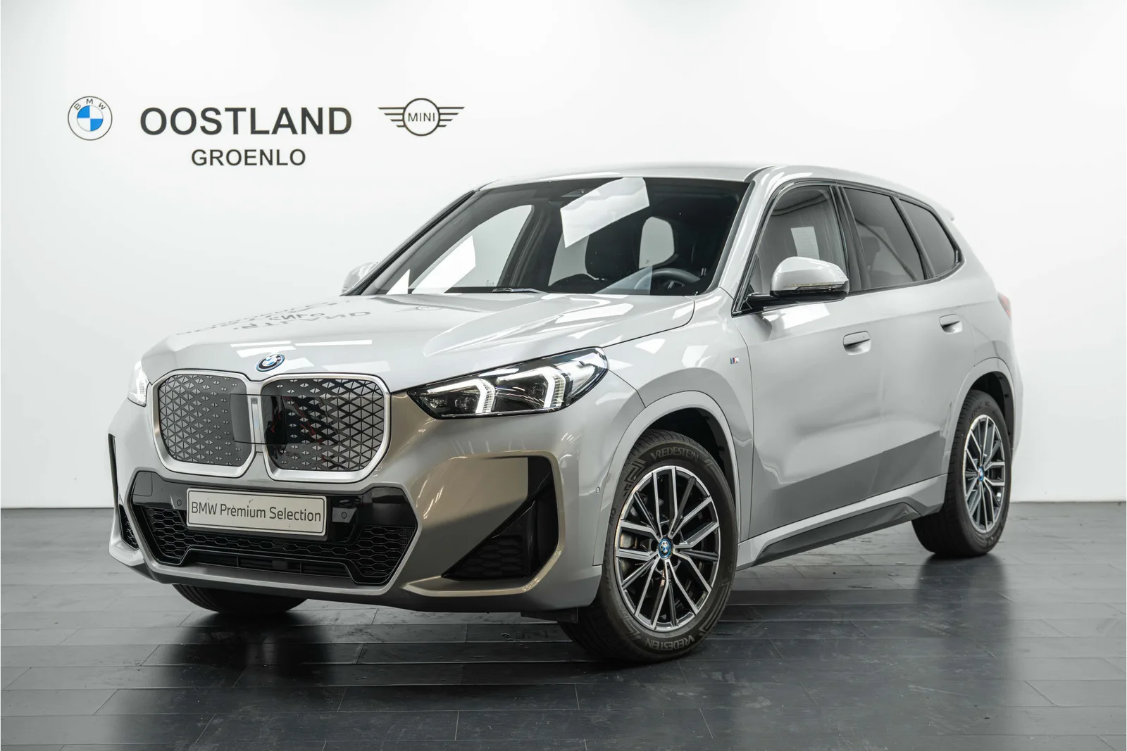BMW iX1 (2024) — foto 1