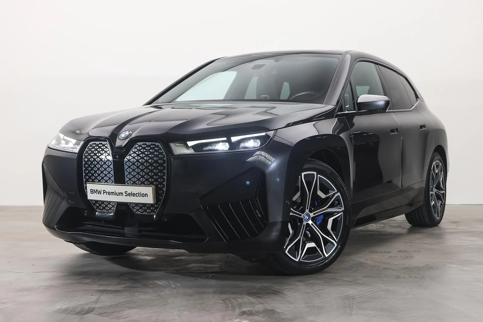 BMW iX (2021) — foto 1