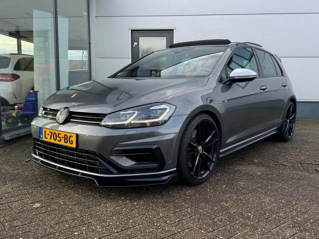Volkswagen Golf (2019) — foto 1