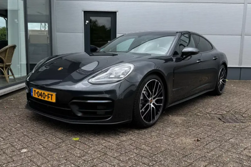Porsche Panamera (2023)