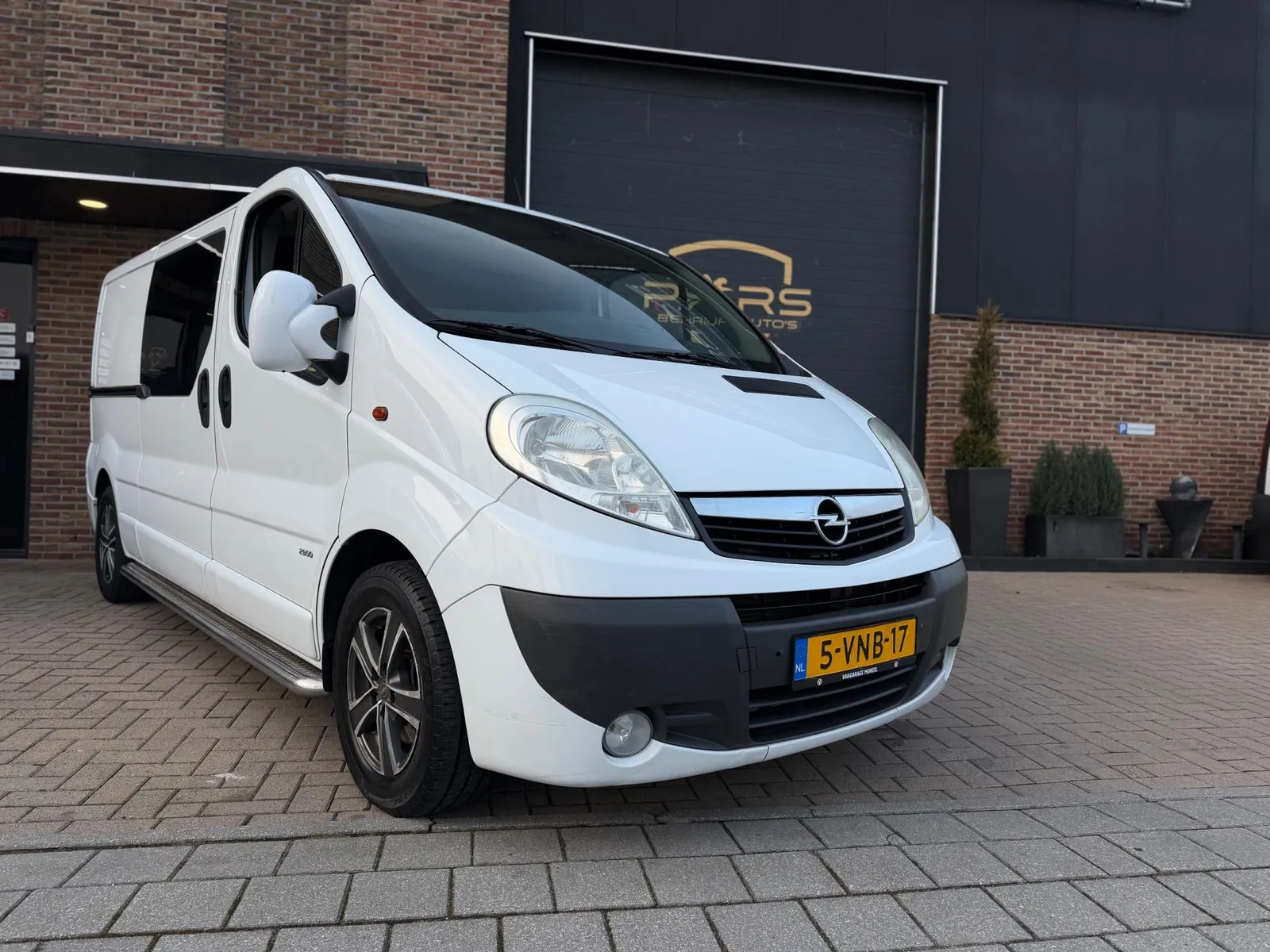 Opel Vivaro (2011) — foto 1