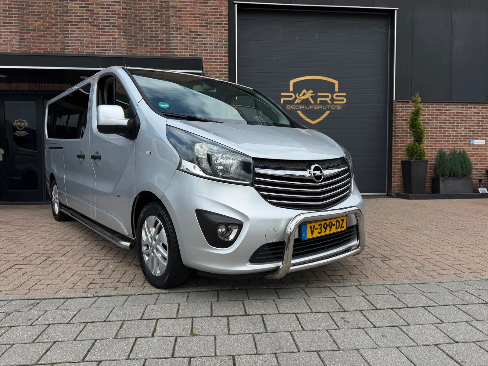 Opel Vivaro (2017) — foto 1