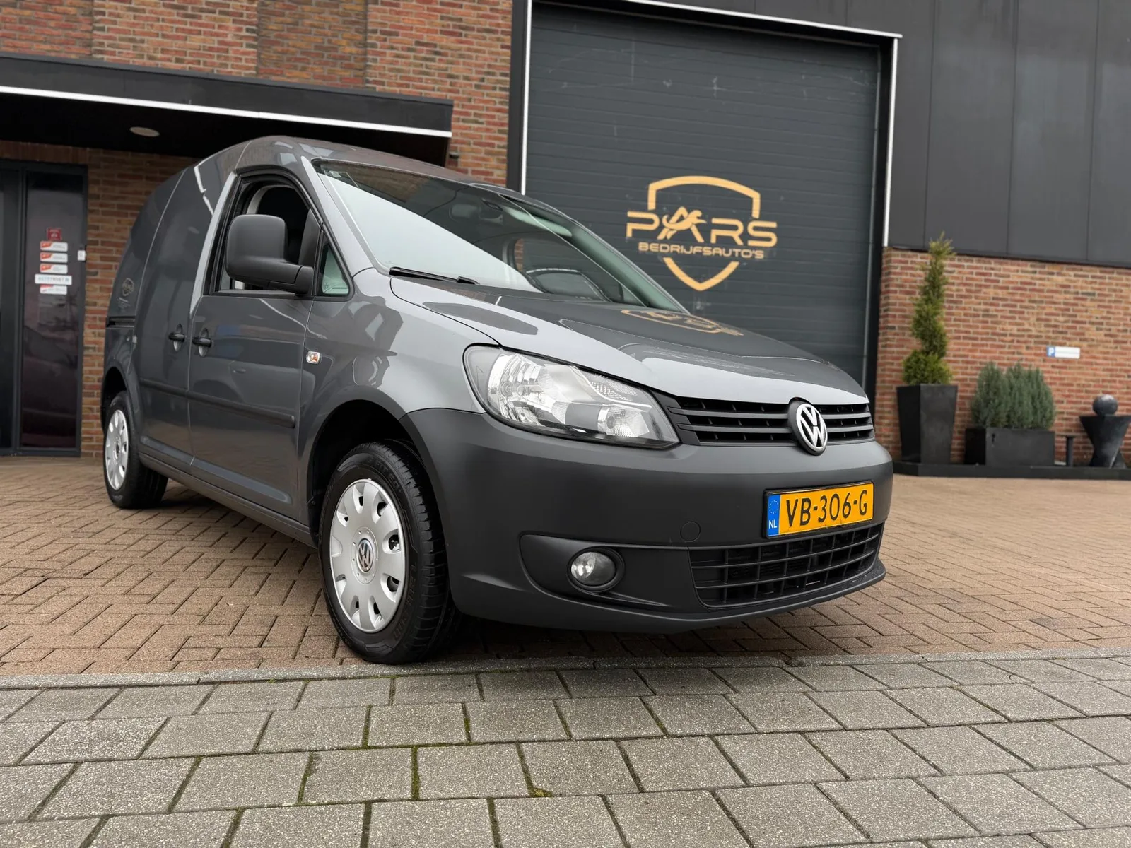 Volkswagen Caddy (2013) — foto 1