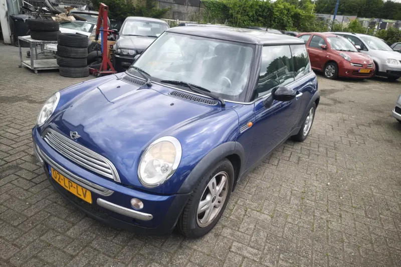 MINI Cooper (2003)