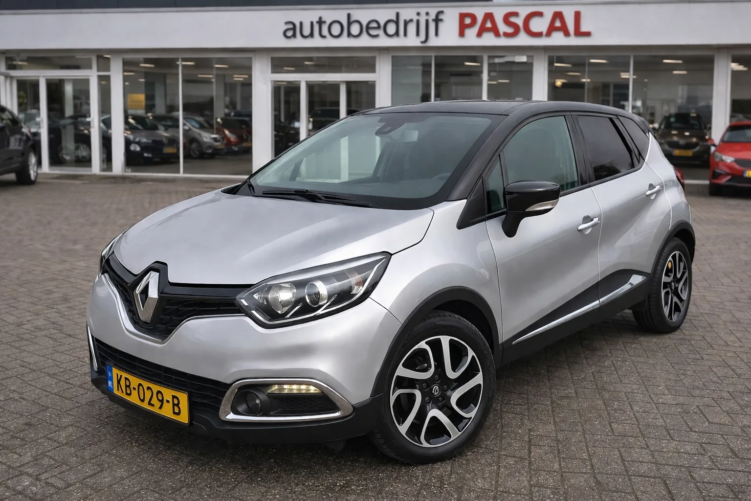 Renault Captur (2015) — foto 1