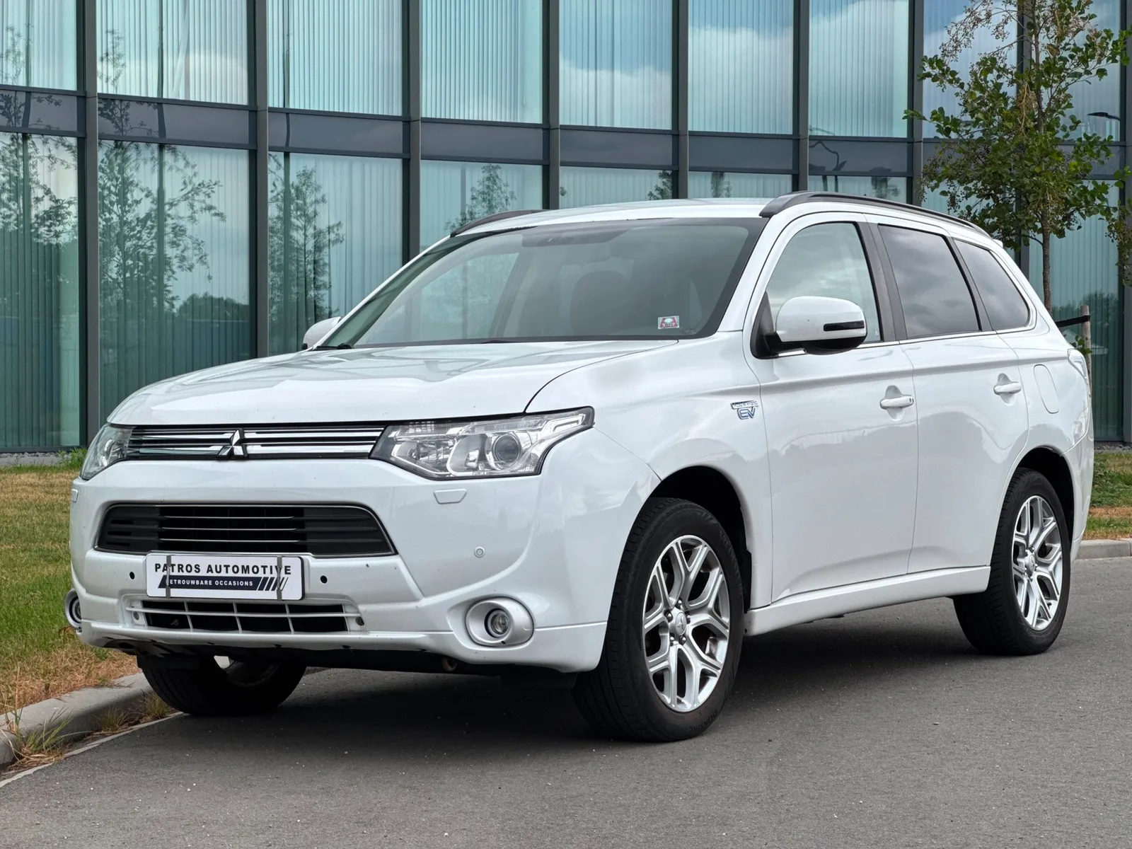 Mitsubishi Outlander (2014) — foto 1
