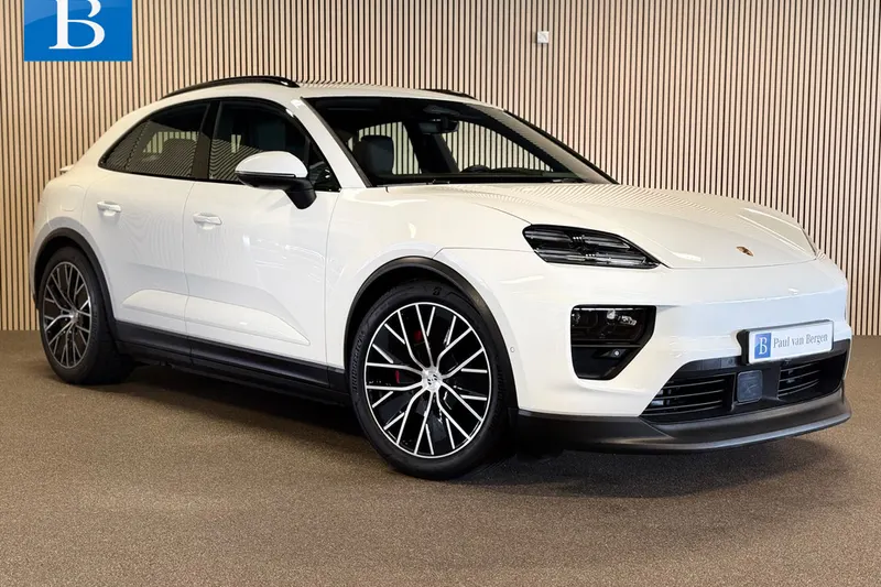 Porsche Macan (2024)