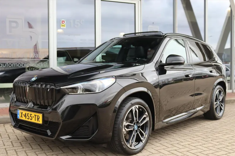 BMW iX1 (2024)